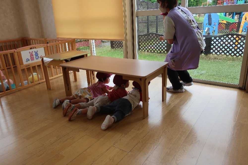 地震避難訓練をしました！
